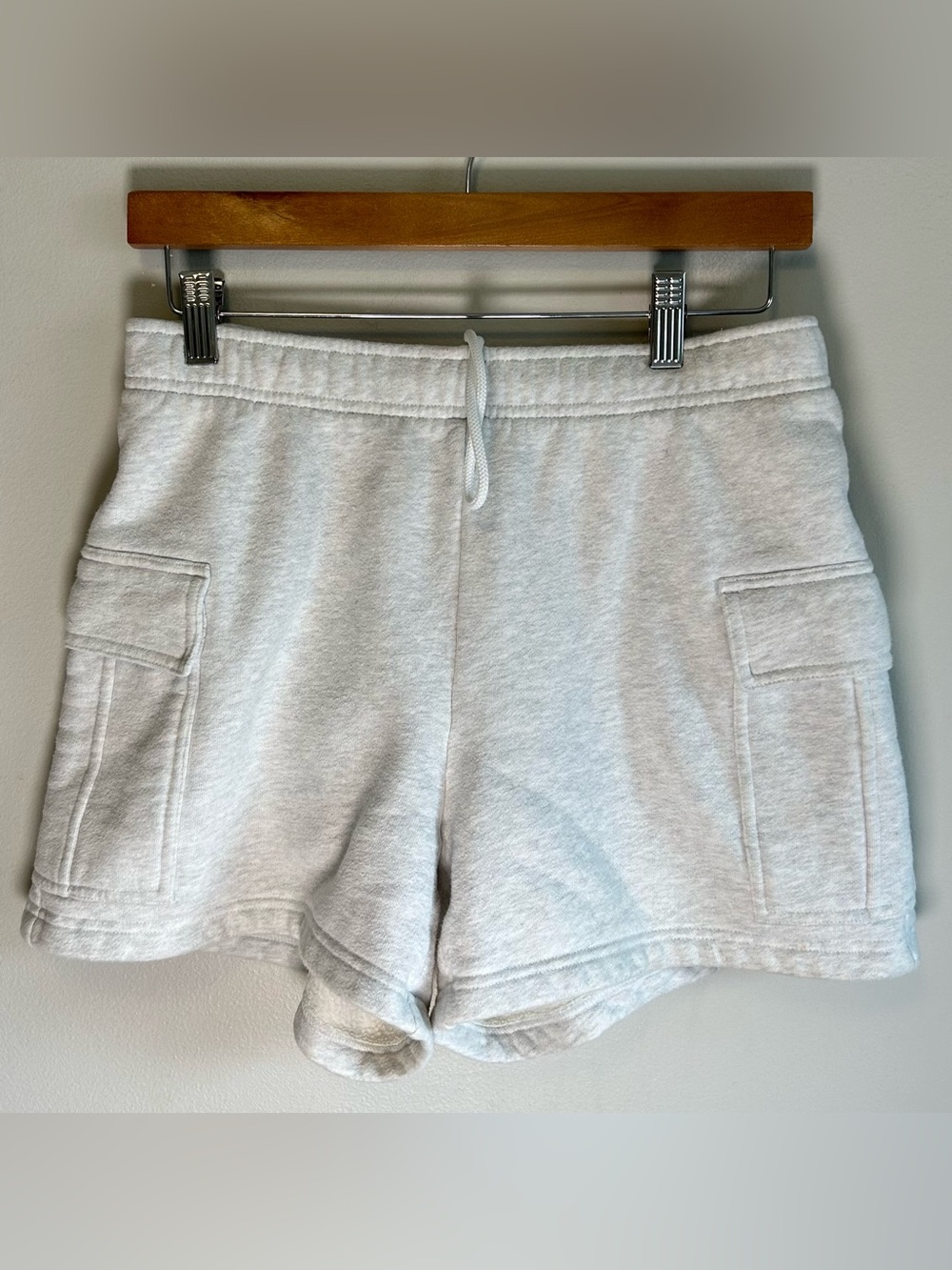 Aritzia Cozy Sweatfleece Mega Fit Cargo Mid-Thigh Shorts Size M Heathered Gray